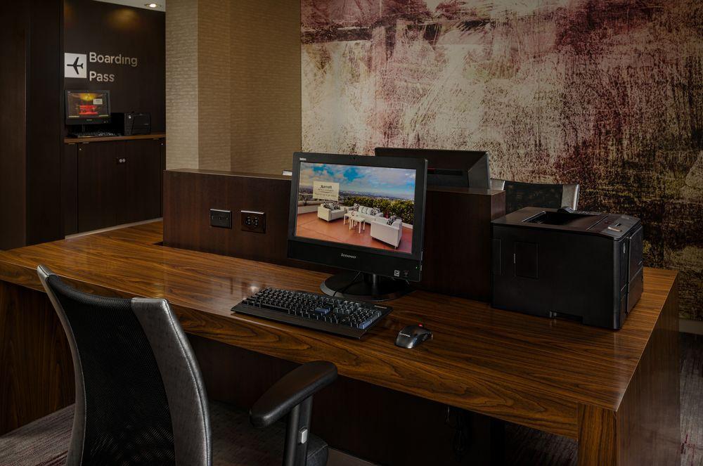 Courtyard By Marriott New Haven Orange Hotel Exterior photo