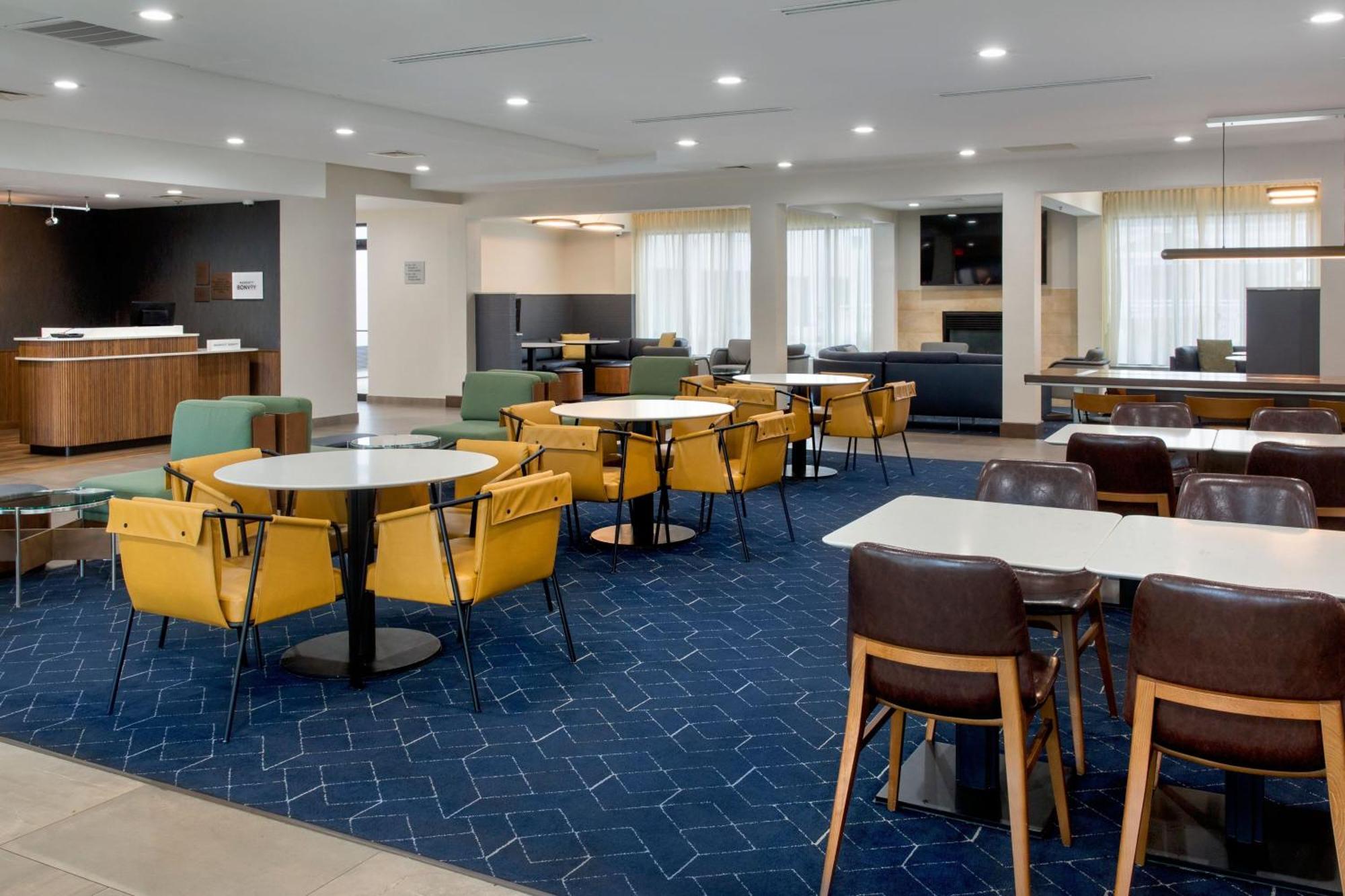Courtyard By Marriott New Haven Orange Hotel Exterior photo